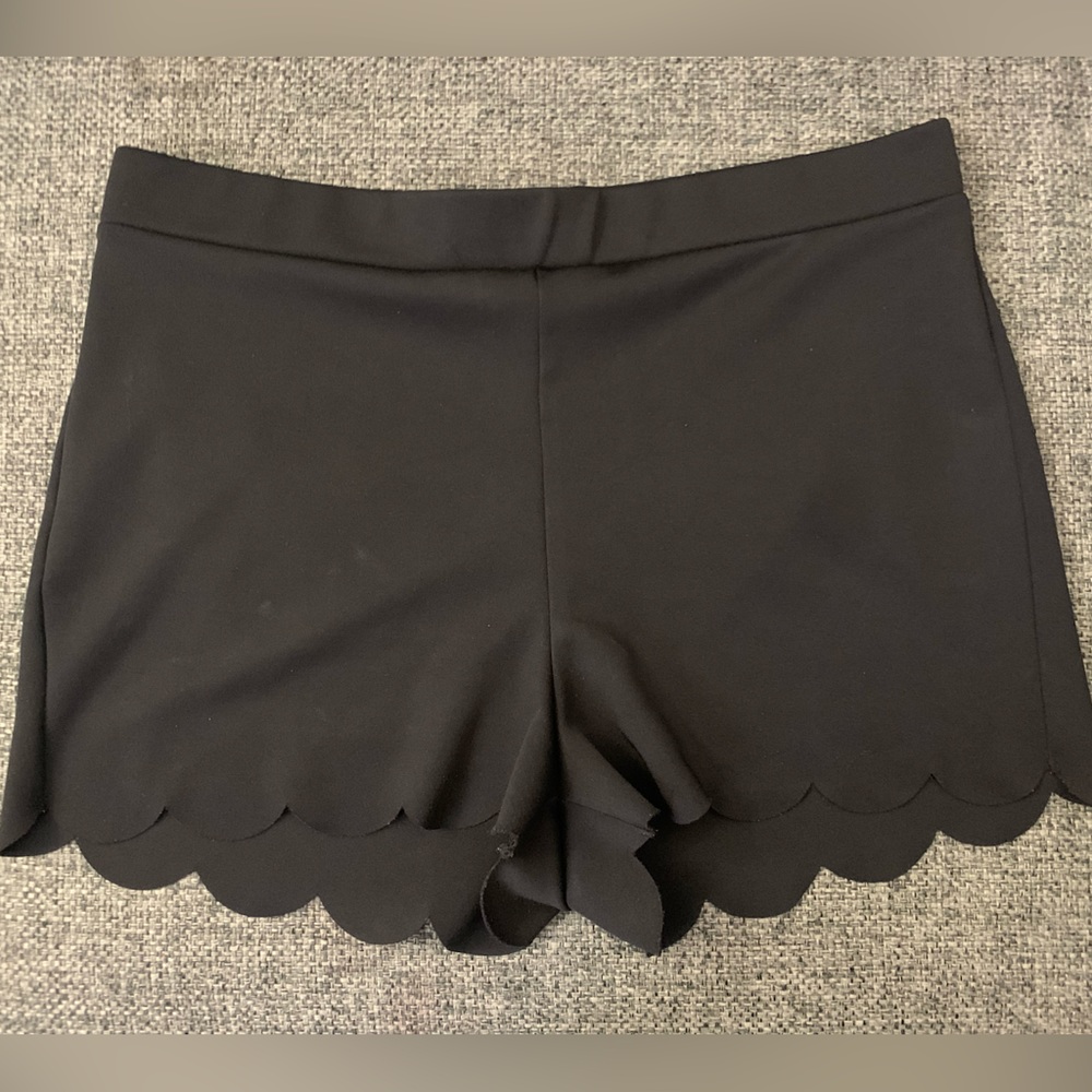 EXPRESS Black Scolloped Shorts